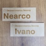 Stal- en naambordjes